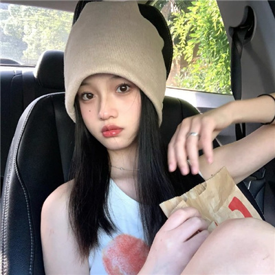 库尔勒伴游女生丛河灵的资料